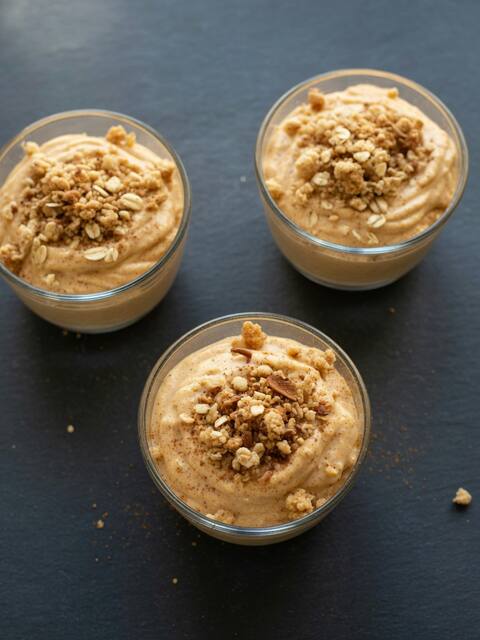 Protein pumpkin pie cups