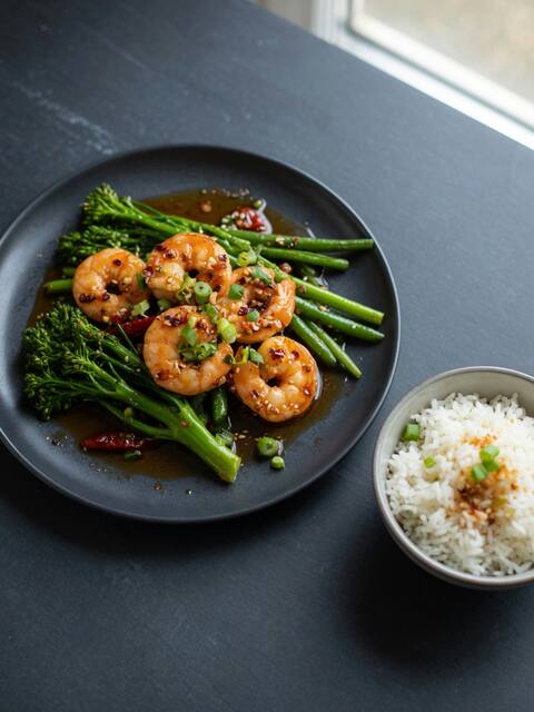 Garlic prawns & greens